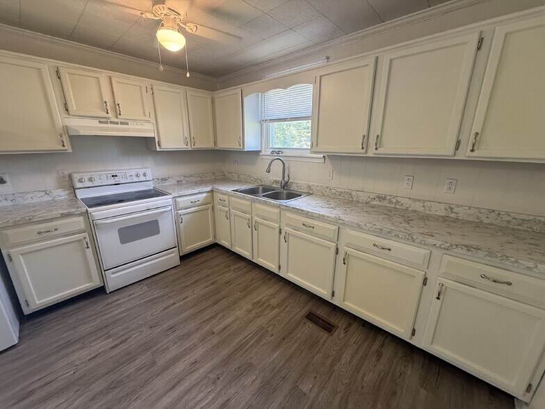 Building Photo - 1318 Courtney Dr