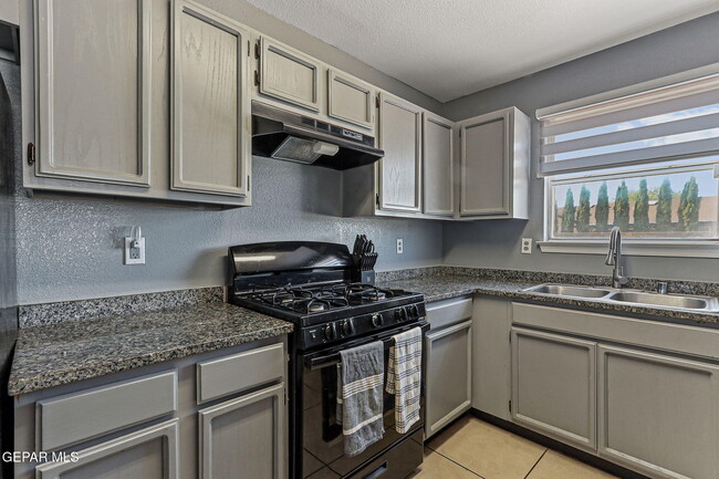 Building Photo - 12340 Tierra Humeda Dr