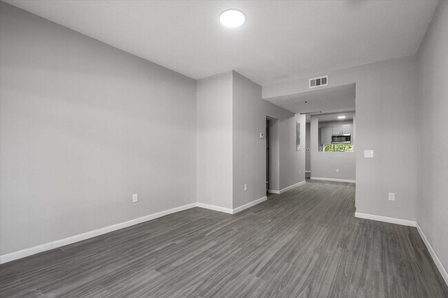 Building Photo - 401 Putnam Dr