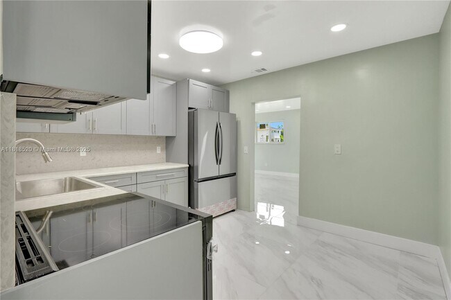 Building Photo - 10370 SW 174th Terrace