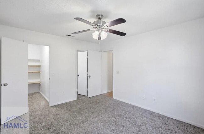 Building Photo - 664 Windhaven Dr