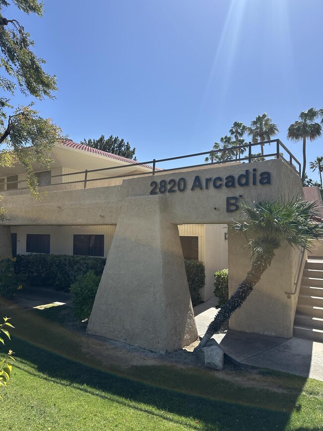 Building Photo - 2820 N Arcadia Ct