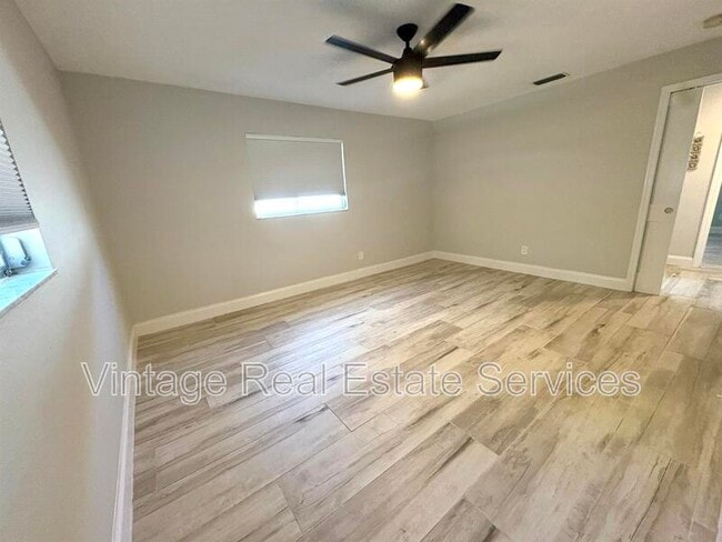 Building Photo - 1074 S Woodbrook Drive South