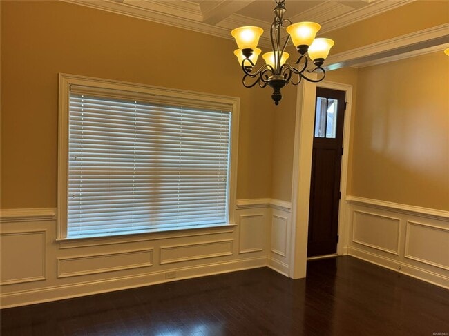 Building Photo - 436 Sydney Dr N