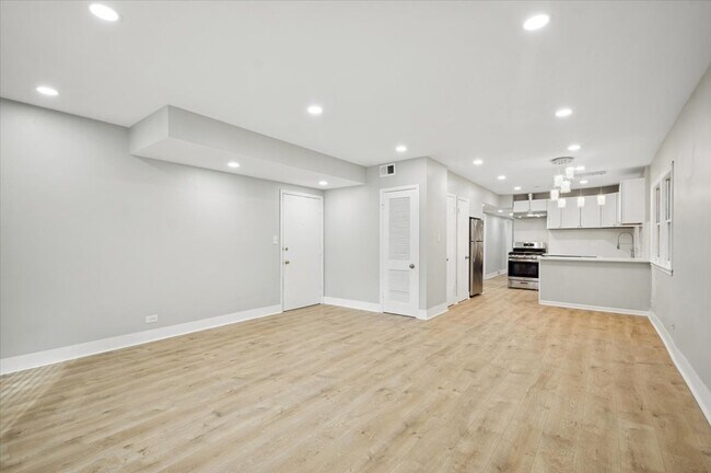 Building Photo - 2623 W Arthur Ave