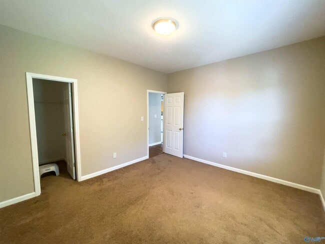 Building Photo - 107 Barrington Ct