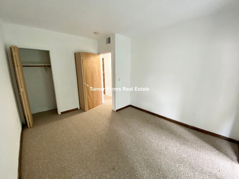 Building Photo - 87 Sheridan St