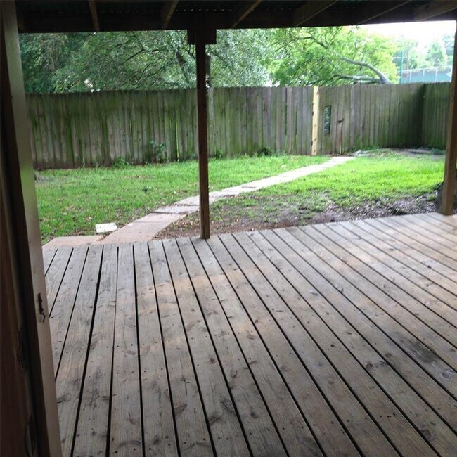Building Photo - 12226 Briar Forest Dr