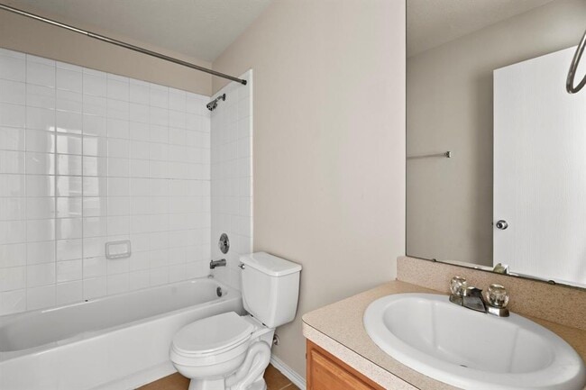 Building Photo - 1810 Emerald Pathway Dr