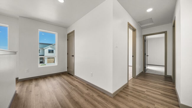 Building Photo - 367 Toms Cyn Dr