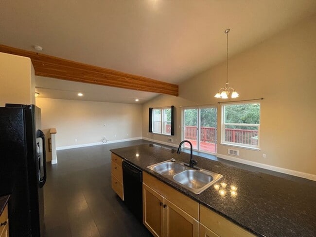 Building Photo - 2165