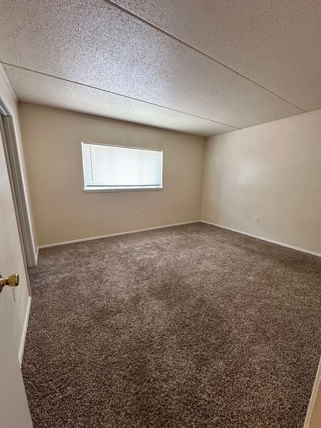 Building Photo - ***MOVE-IN SPECIAL***- MOVE IN OCT 15TH AN...