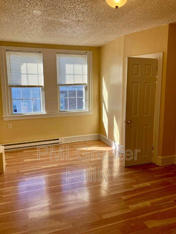 Building Photo - 1705 Bridge St