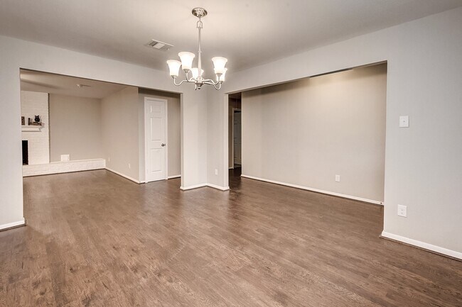 Building Photo - 158 Bluebonnet St