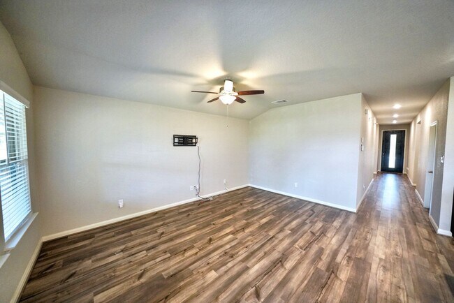 Building Photo - Gorgeous 4-Bedroom Home in Westpointe East - Realtor Commission: $500