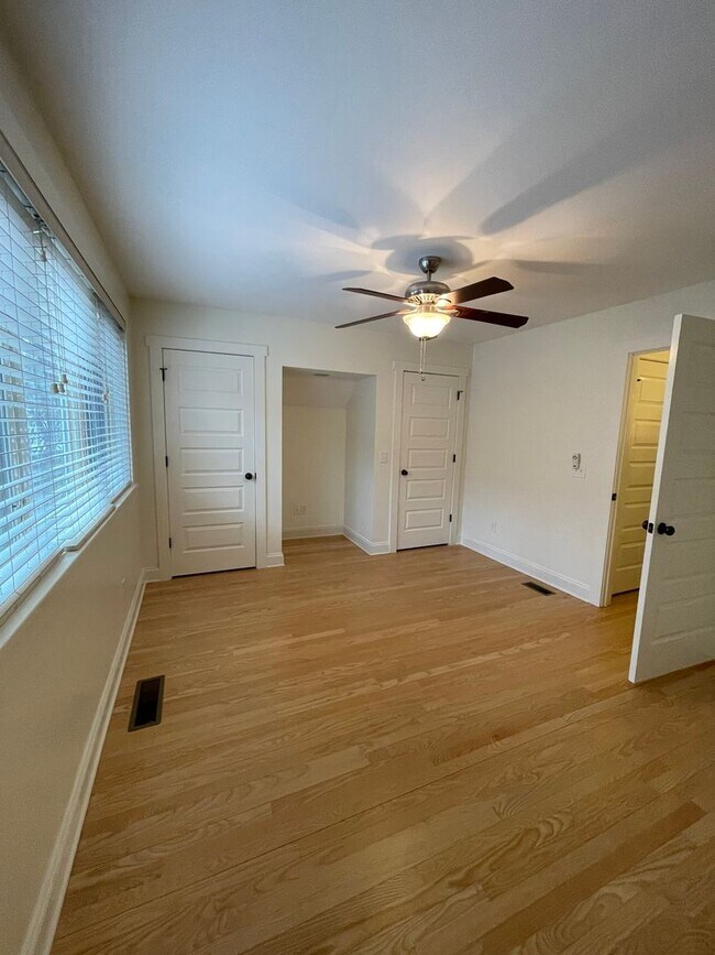 Building Photo - Super Convenient Kenilworth Location! 3 Bedrooms, 2 Bathrooms