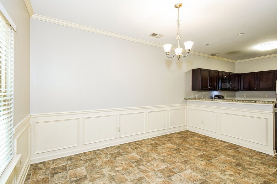 Building Photo - 338 Camellia Way