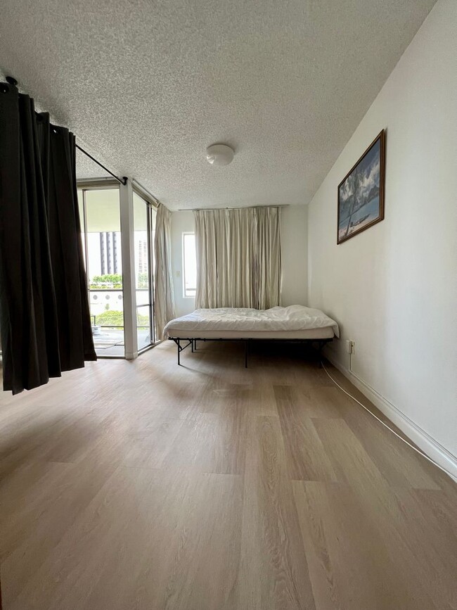 Building Photo - Ala Wai Terrace