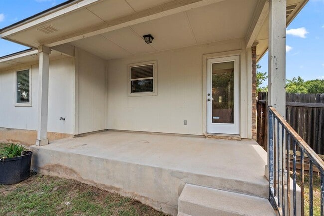 Building Photo - 3841 Castle Rock Cove