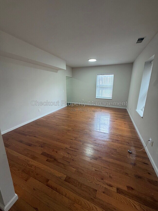Building Photo - 5535 Pershing Ave