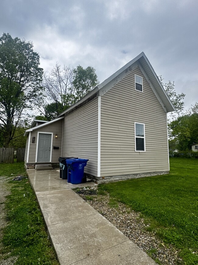 Building Photo - 907 E Taylor St