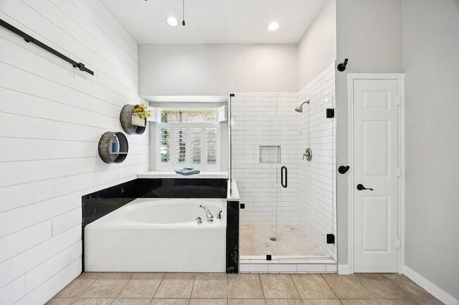 Building Photo - 2716 Royal Troon Dr