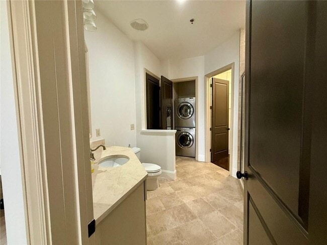 Building Photo - 360 Chambers St