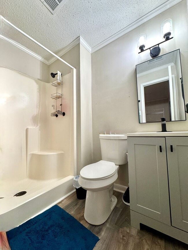 Building Photo - WELCOME HOME!!  3 bedroom/2 bath home in R...