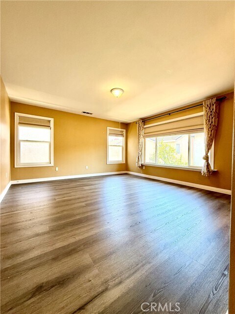 Building Photo - 1319 Jacaranda Cir
