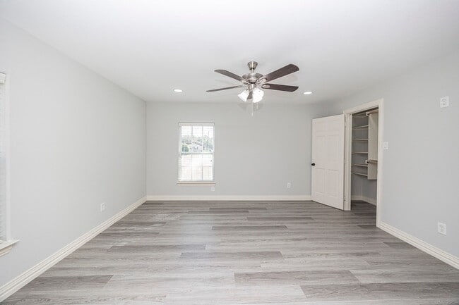 Building Photo - 9910 Dalrock Rd