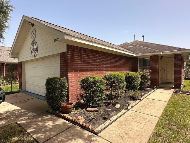 Building Photo - 19039 S Whimsey Dr