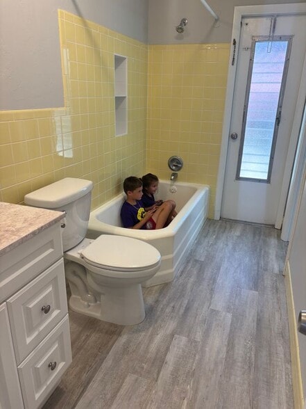Building Photo - 9109 Bamboo Dr