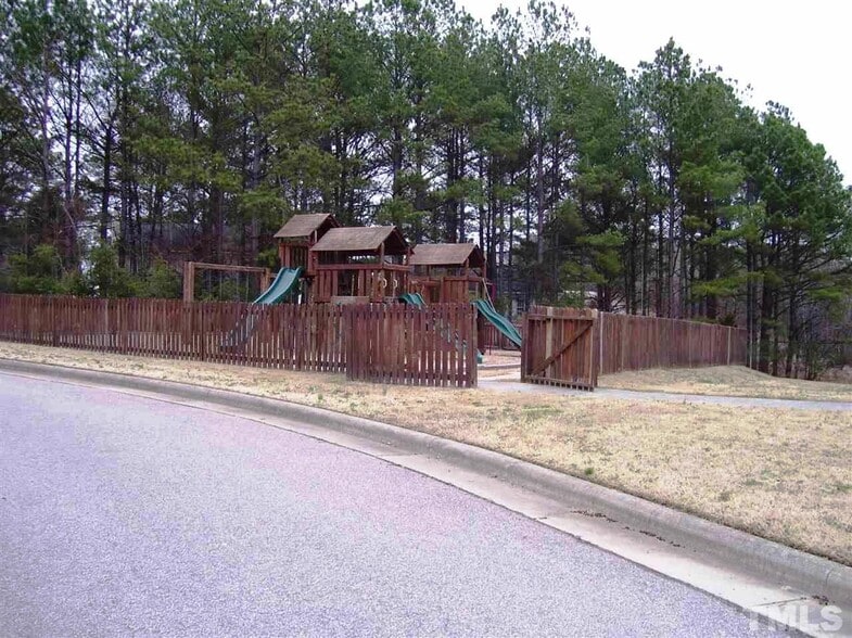 Building Photo - 912 Savin Landing