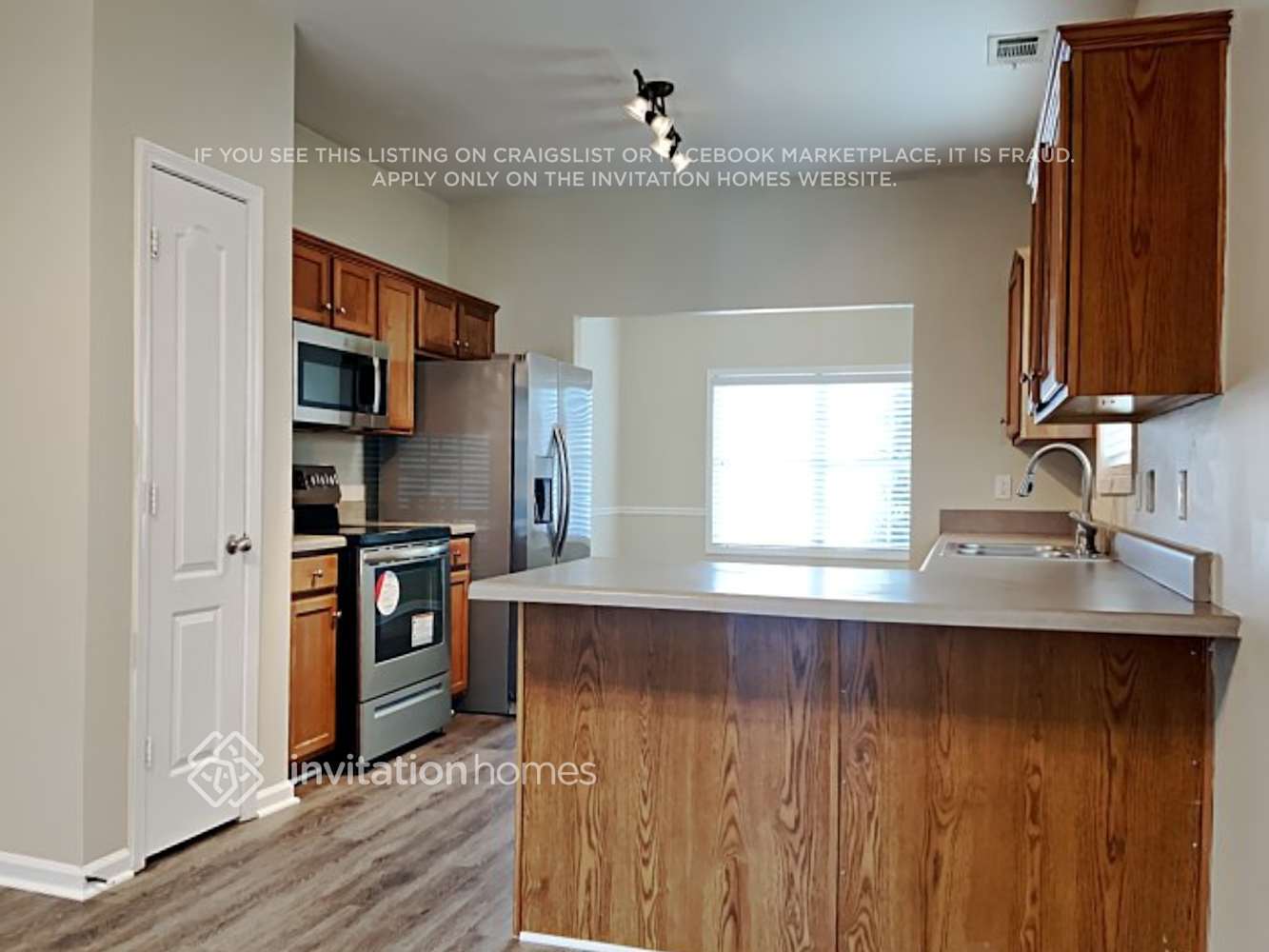 Building Photo - 169 Hawthorn Dr