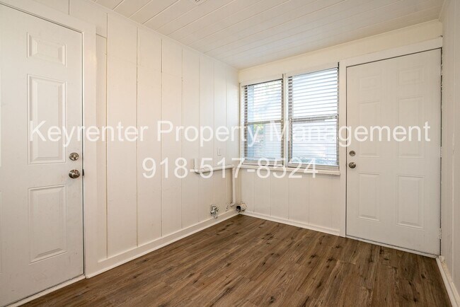 Building Photo - 1502 N Columbia Ave