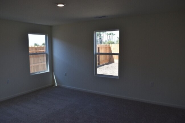 Building Photo - 641 Marshall Ln