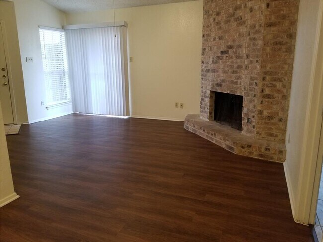 Building Photo - 740 Simonetti Dr