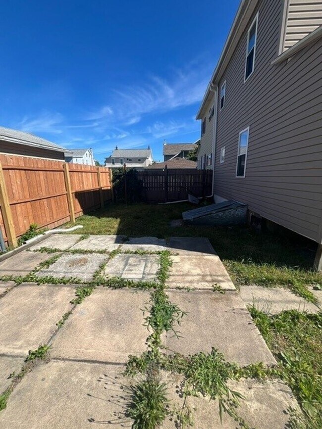 Building Photo - 3 Bed 1 bath home