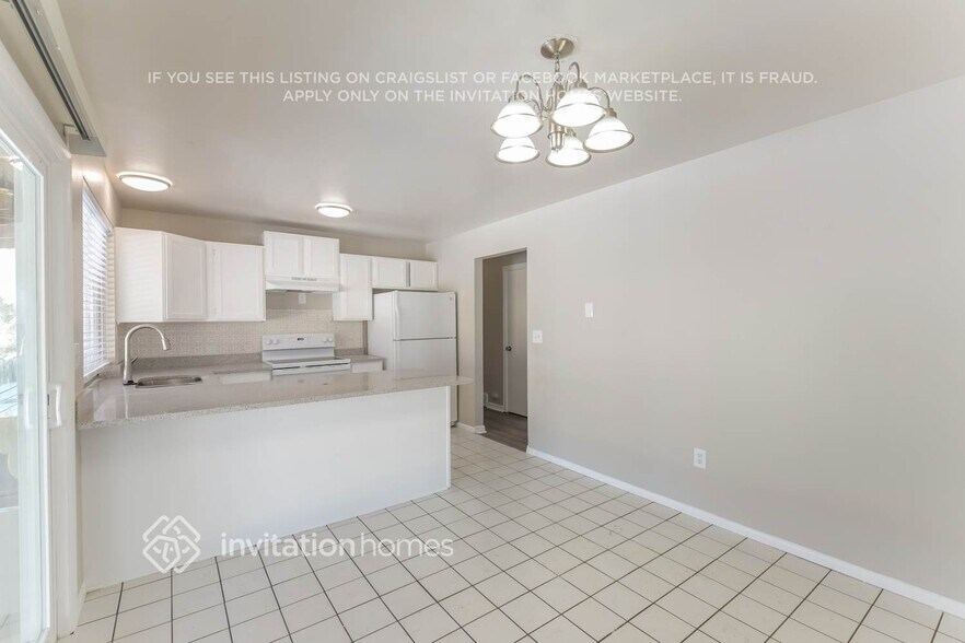 Building Photo - 2852 S Mobile St