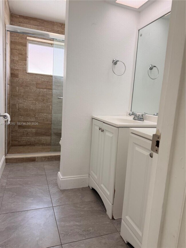 Building Photo - 6613 Evergreen Dr