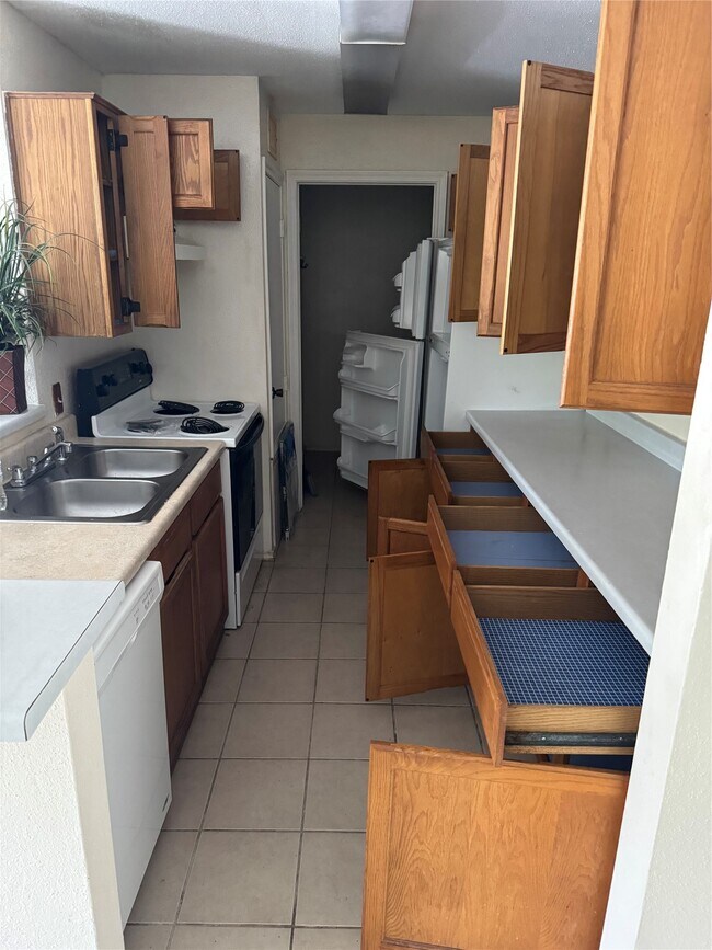 Building Photo - 10821 Braes Bend Dr