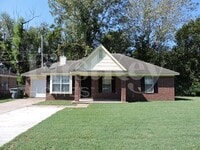 Building Photo - 2631 Parkview Dr