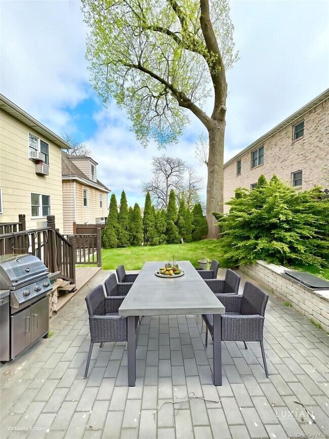 Building Photo - 164 Rossiter Ave