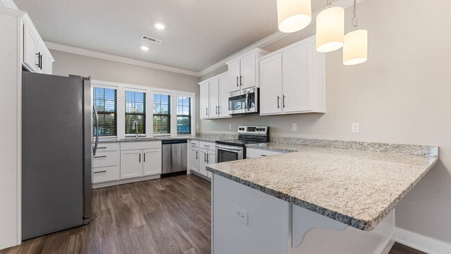 Building Photo - 1023 NE Hts Ln