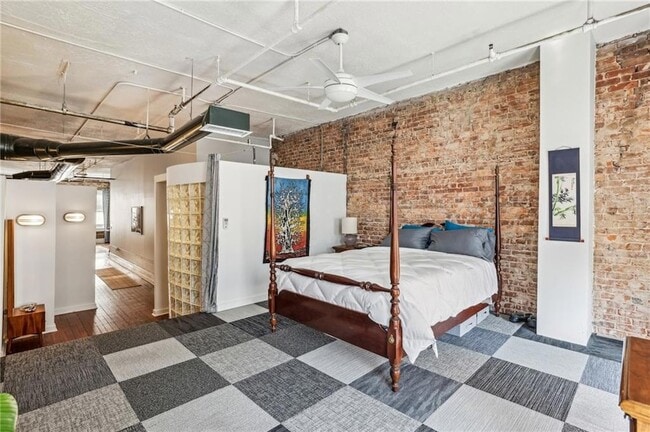 Building Photo - 215 Mitchell St SW