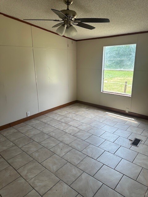 Building Photo - 105 Oakhill Ct