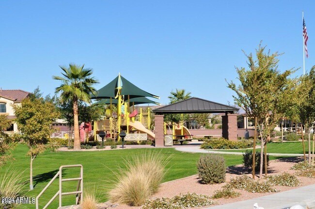 Building Photo - 421 W Leatherwood Ave