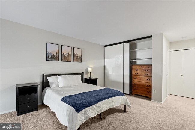 Building Photo - 3911 Woodhue Pl