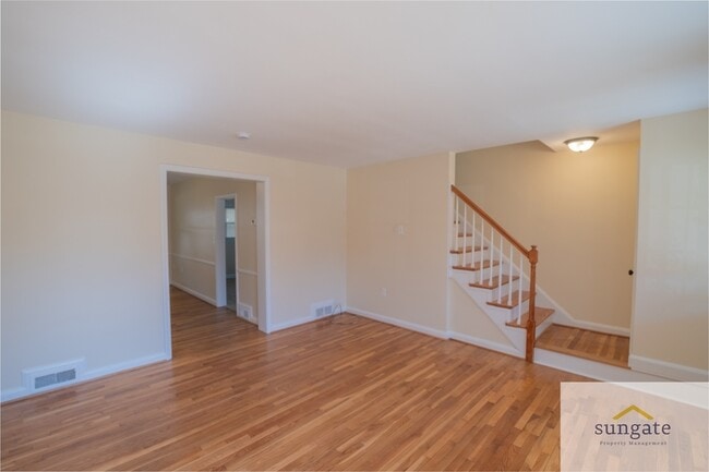 Building Photo - 1444 Meridene Dr