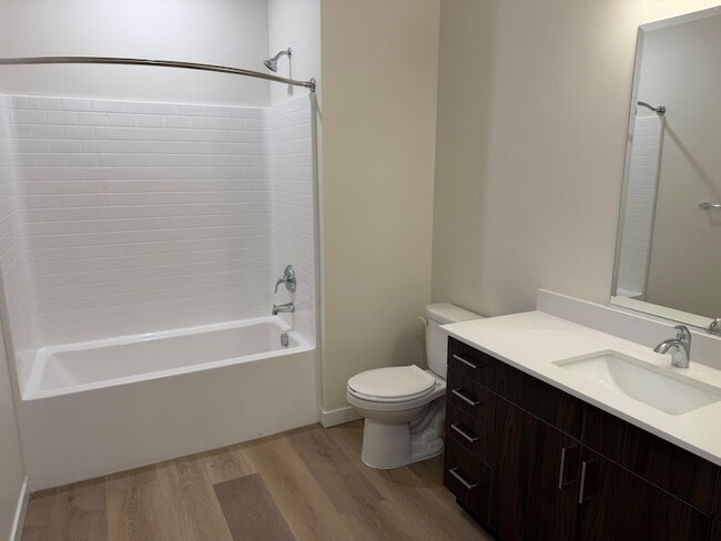 Building Photo - 983 W State St